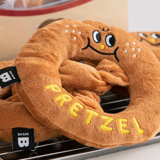 即納【BITE ME】Pretzel tug Toy